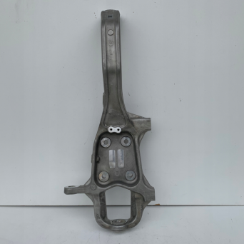 Maserati Ghibli Quattroporte NEU vorderer linker Achsschenkel 670001805